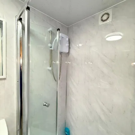 Luxury Studio - Near Heathrow Airport - Free Parking Londres Exterior foto