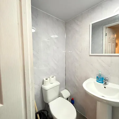 Luxury Studio - Near Heathrow Airport - Free Parking Londres Exterior foto