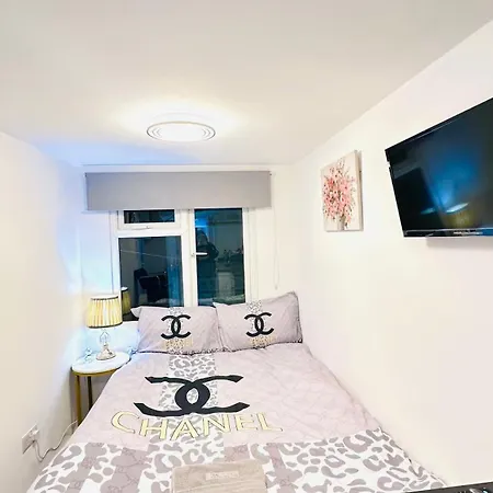 Luxury Studio - Near Heathrow Airport - Free Parking Londres Exterior foto