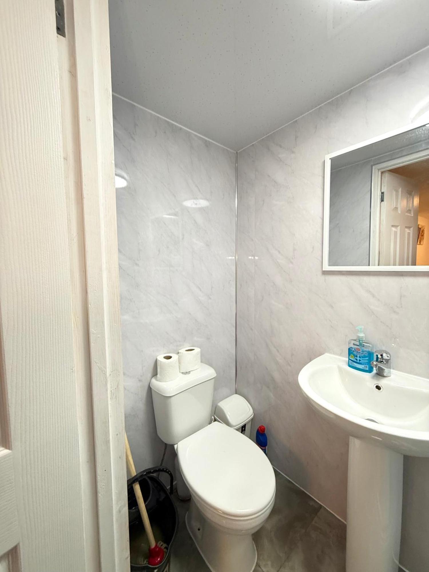 Luxury - Near Heathrow Airport - Free Parking Apartamento Londres